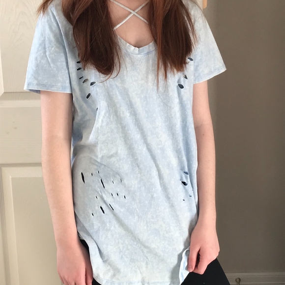 Distressed top - Picture 2 of 4